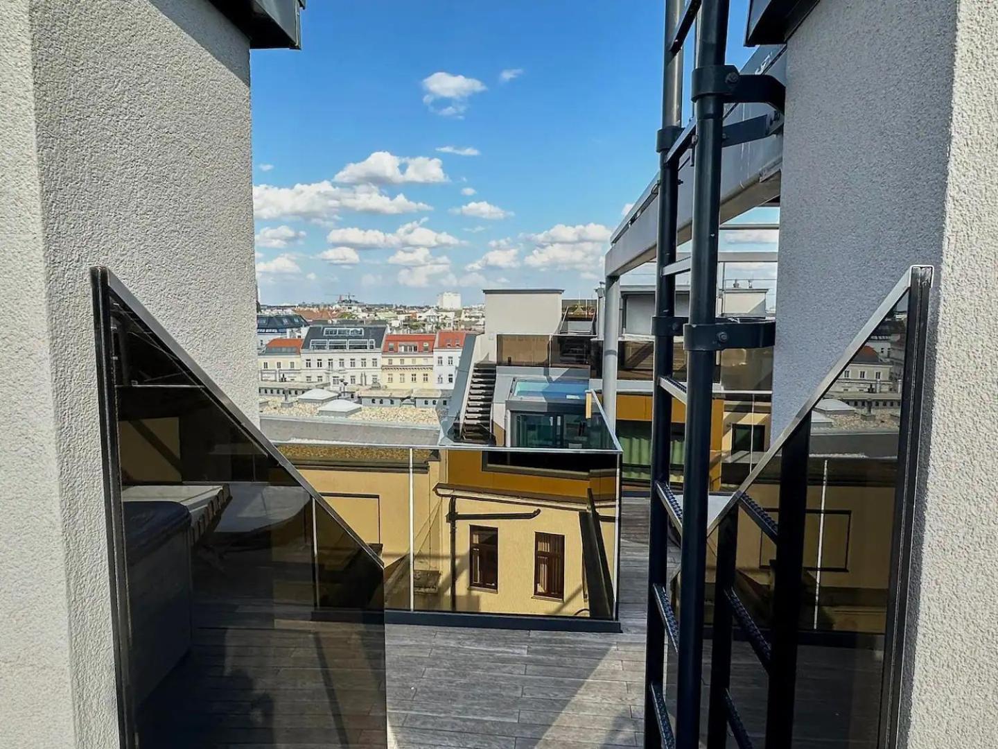 Next To Augarten I Penthouse I Rooftop Terrace I Appartement